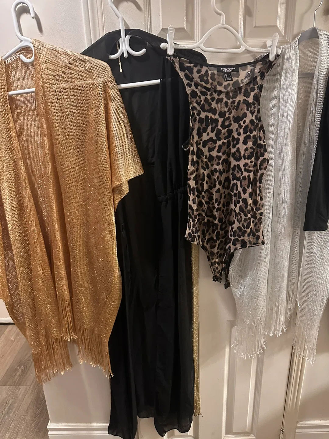 Assorted Women's Clothing Size L (v3) image indicator(3)