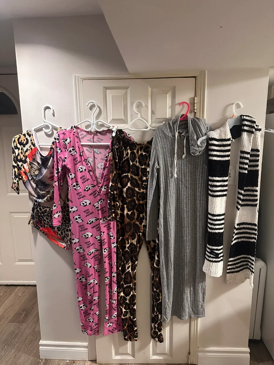 5 Assorted Women's Clothing Size M (v5) thumbnail