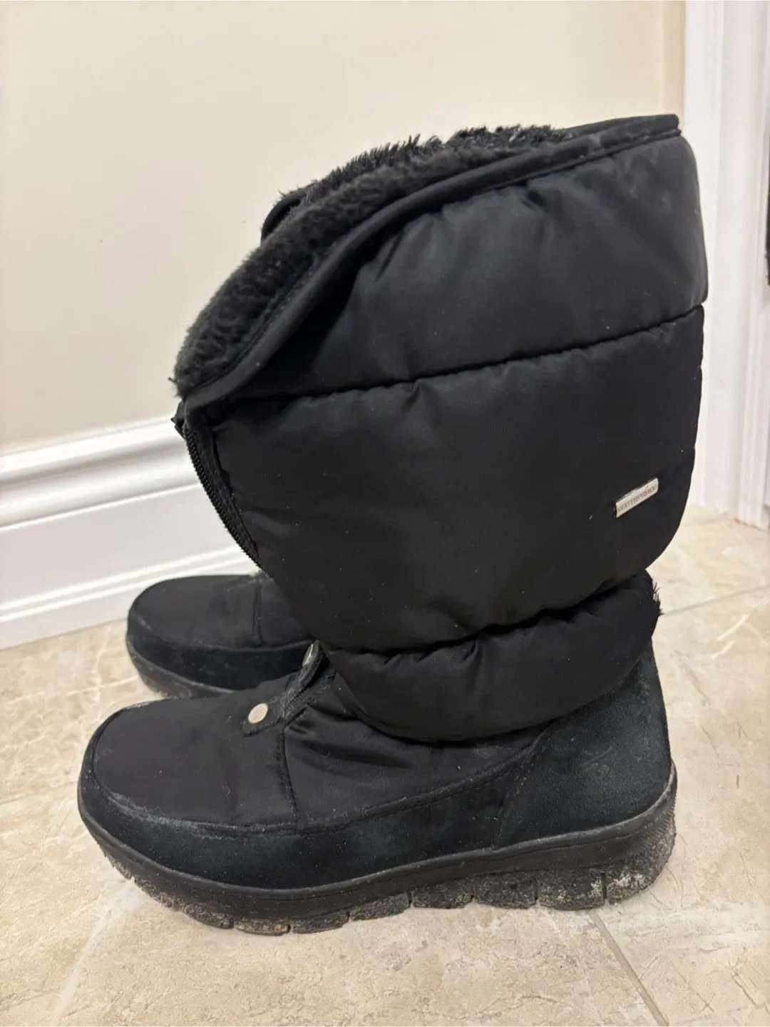 Women’s Winter Boots - Size 8 image indicator(2)