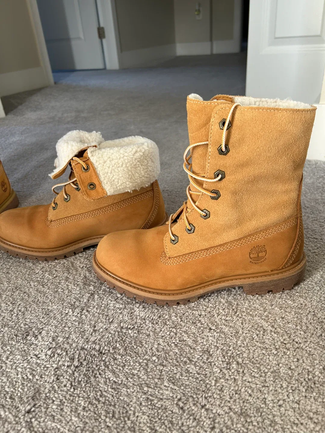 Timberland Waterproof Roll-Top Boots size 7 image indicator(4)
