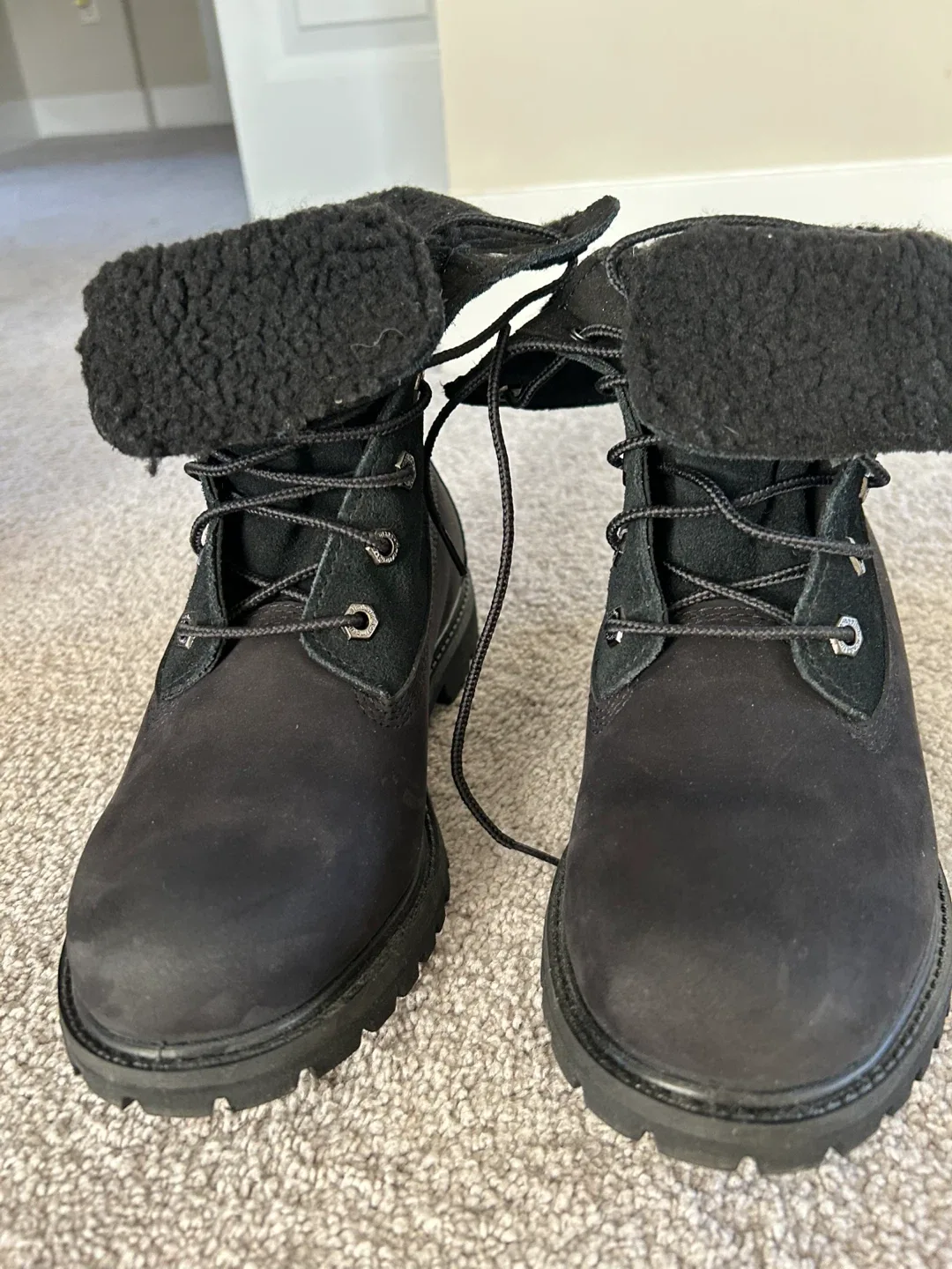 Timberland Black roll top Boots size 7 image indicator(4)