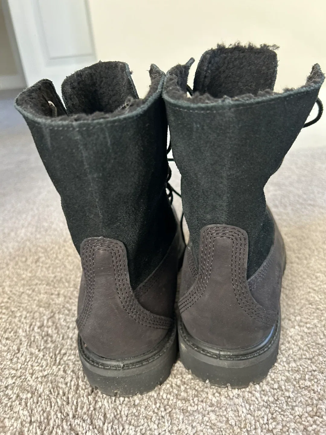 Timberland Black roll top Boots size 7 image indicator(3)