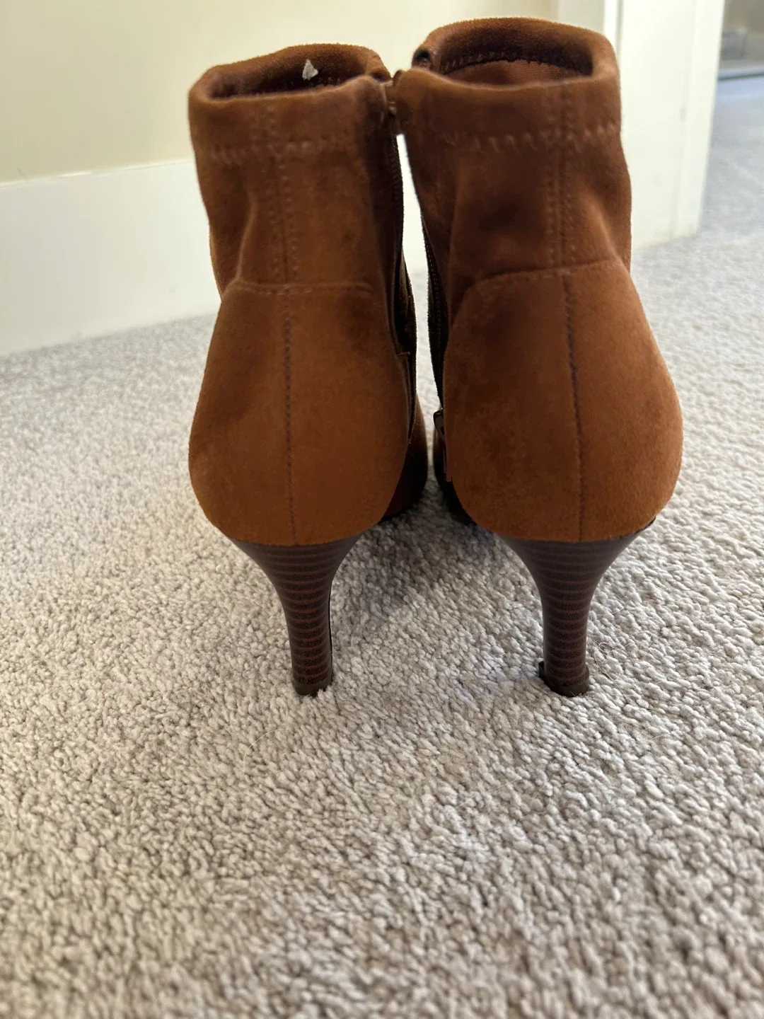 Clarks Brown Suede Ankle Boots - Size US 6.5 image indicator(3)
