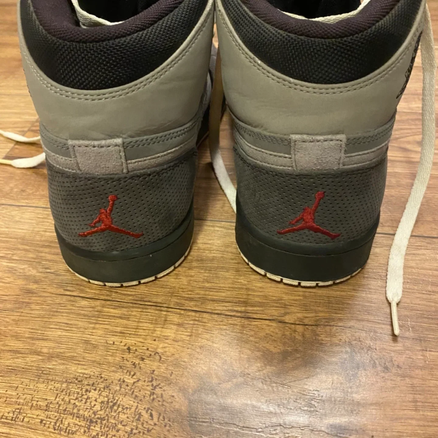 Nike Air Jordan 1 Retro High Stealth – Authenticated by Poizon image indicator(5)