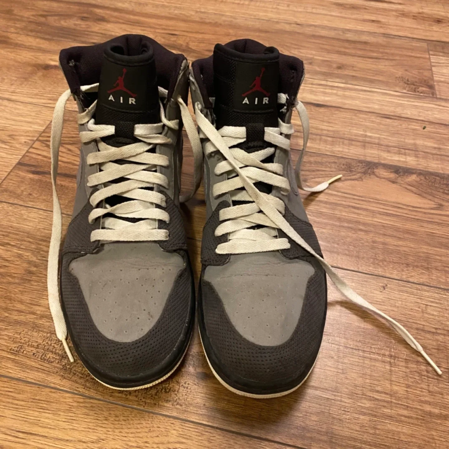 Nike Air Jordan 1 Retro High Stealth – Authenticated by Poizon image indicator(2)