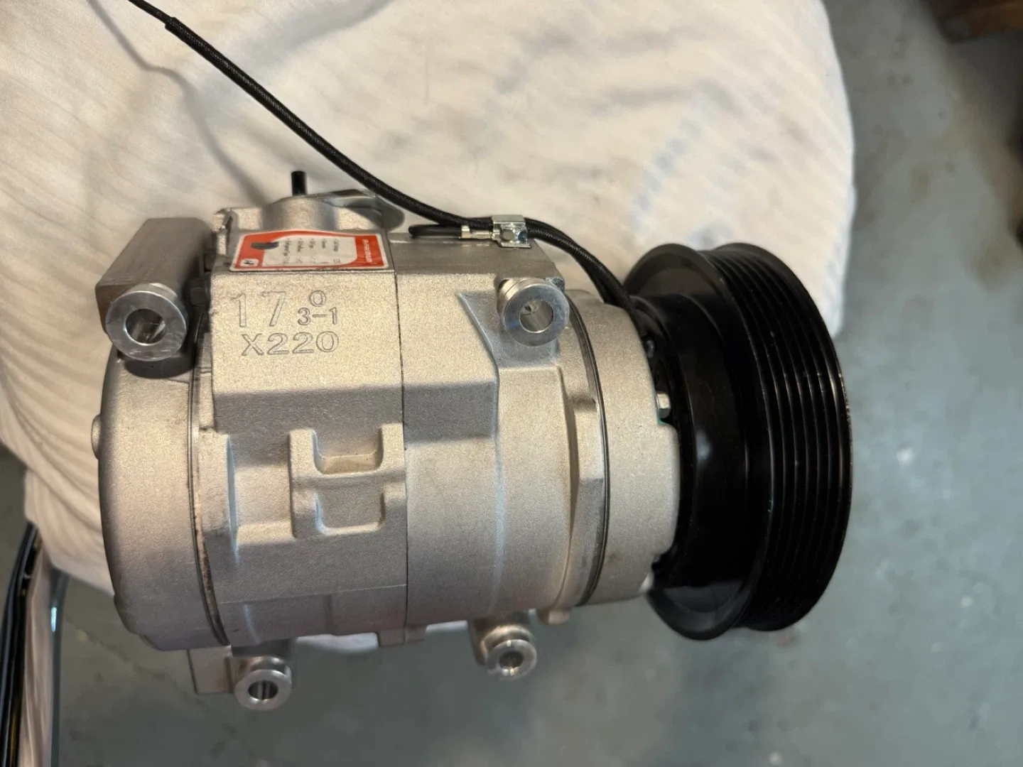A-Premium AC Compressor with Clutch image indicator(4)