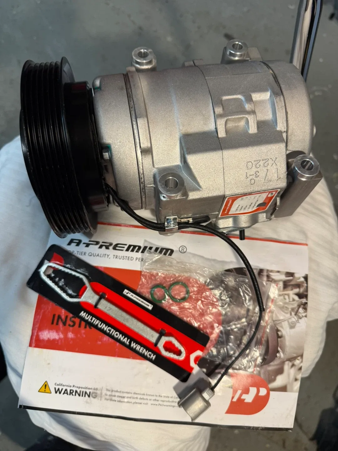 A-Premium AC Compressor with Clutch image indicator(3)