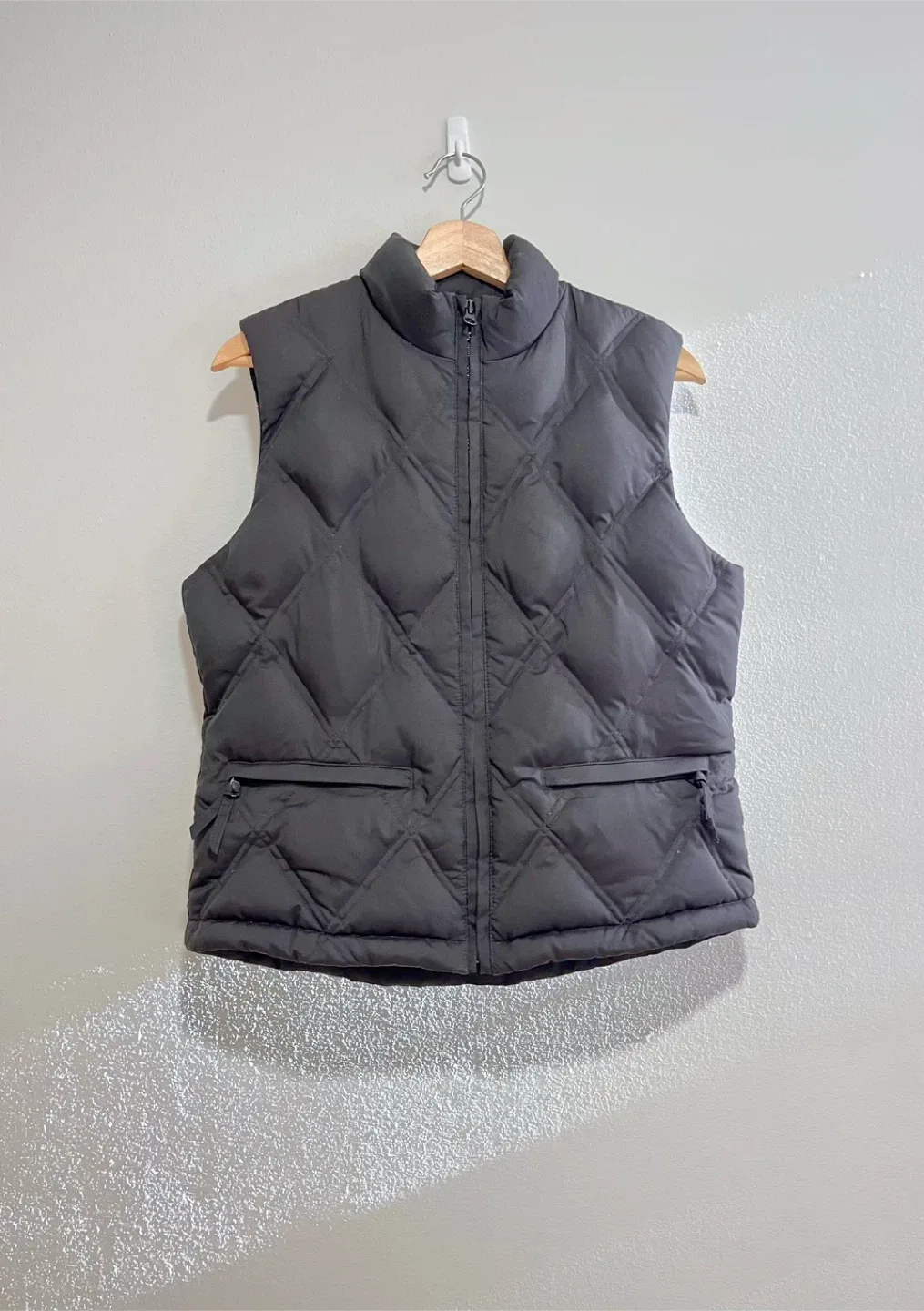 Women’s GAP Black Puffer Vest - Size S thumbnail