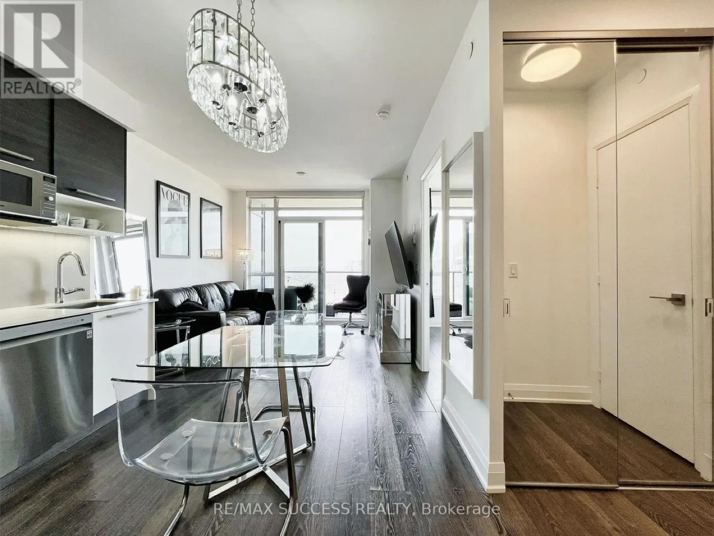 Condo furniture sale image indicator(2)