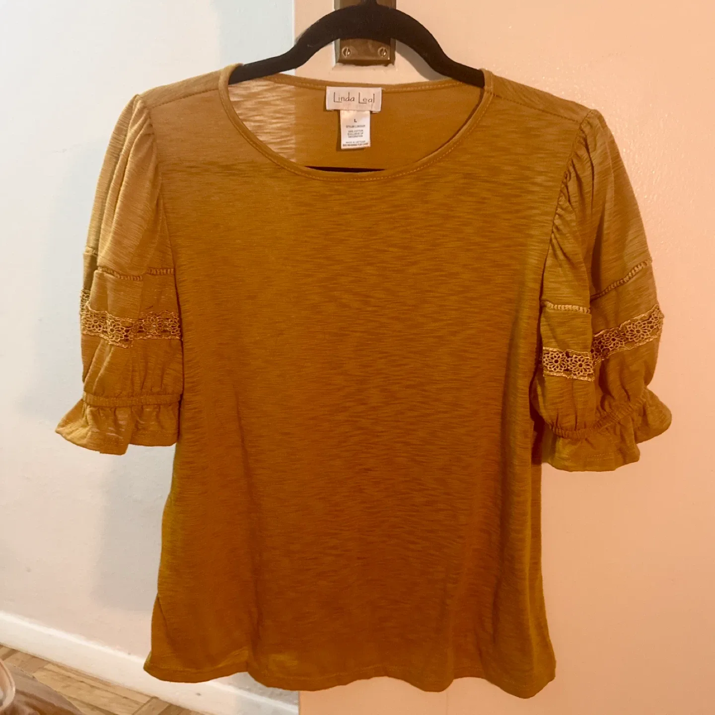 Linda Leal yellow Top - Size L thumbnail