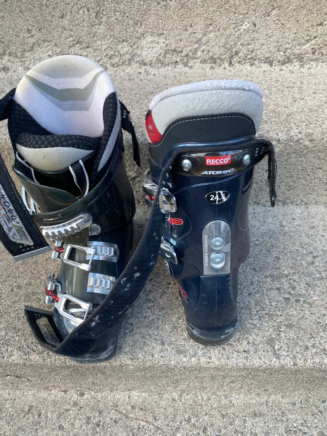 Atomic Ski Boots - Size 24.5 image indicator(2)