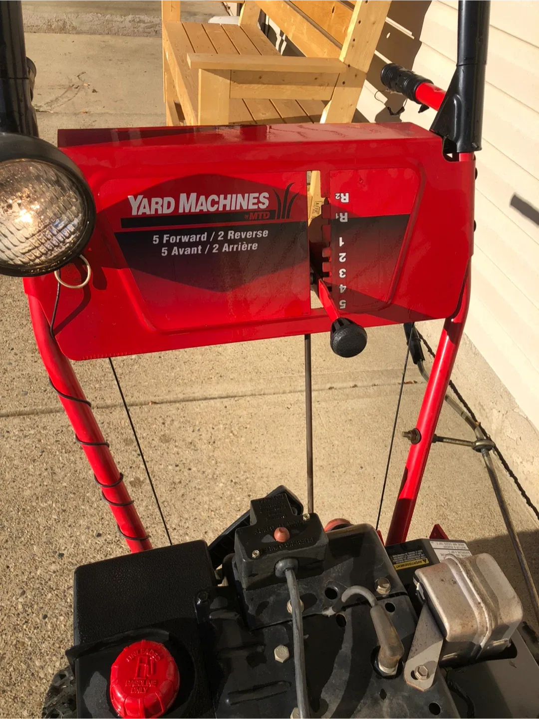 Yard Machines 10 HP / 28" Snowblower image indicator(4)