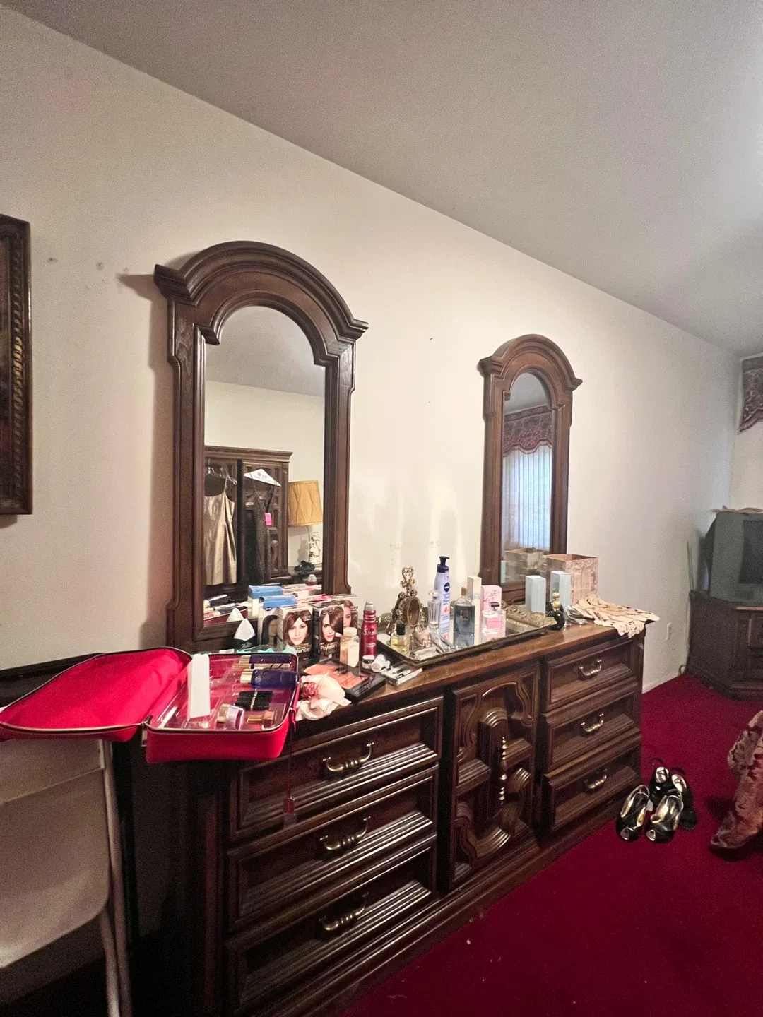 Wooden Vanity Dresser with Mirrors image indicator(2)