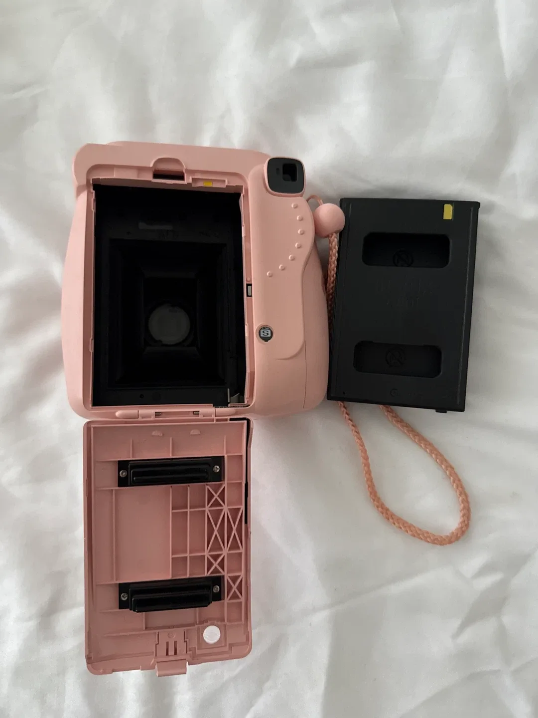 Moving out sale: fujifilm Instax Mini 8 Instant Camera image indicator(2)