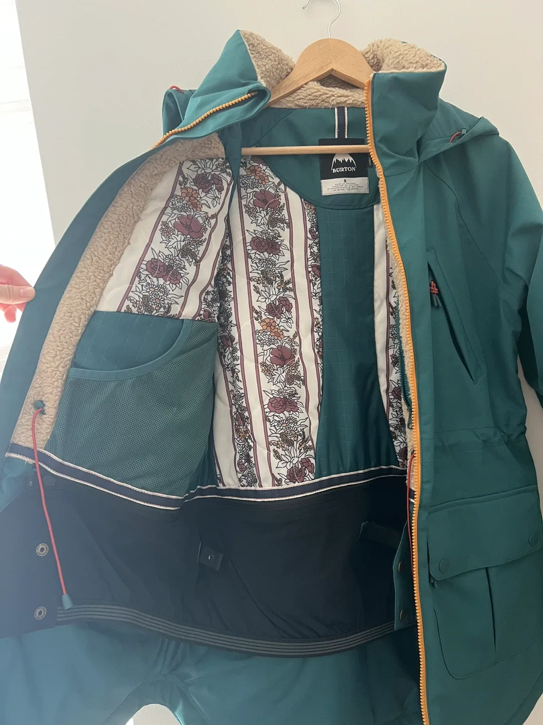 Burton Women's Snowboard Jacket - Size Small image indicator(3)