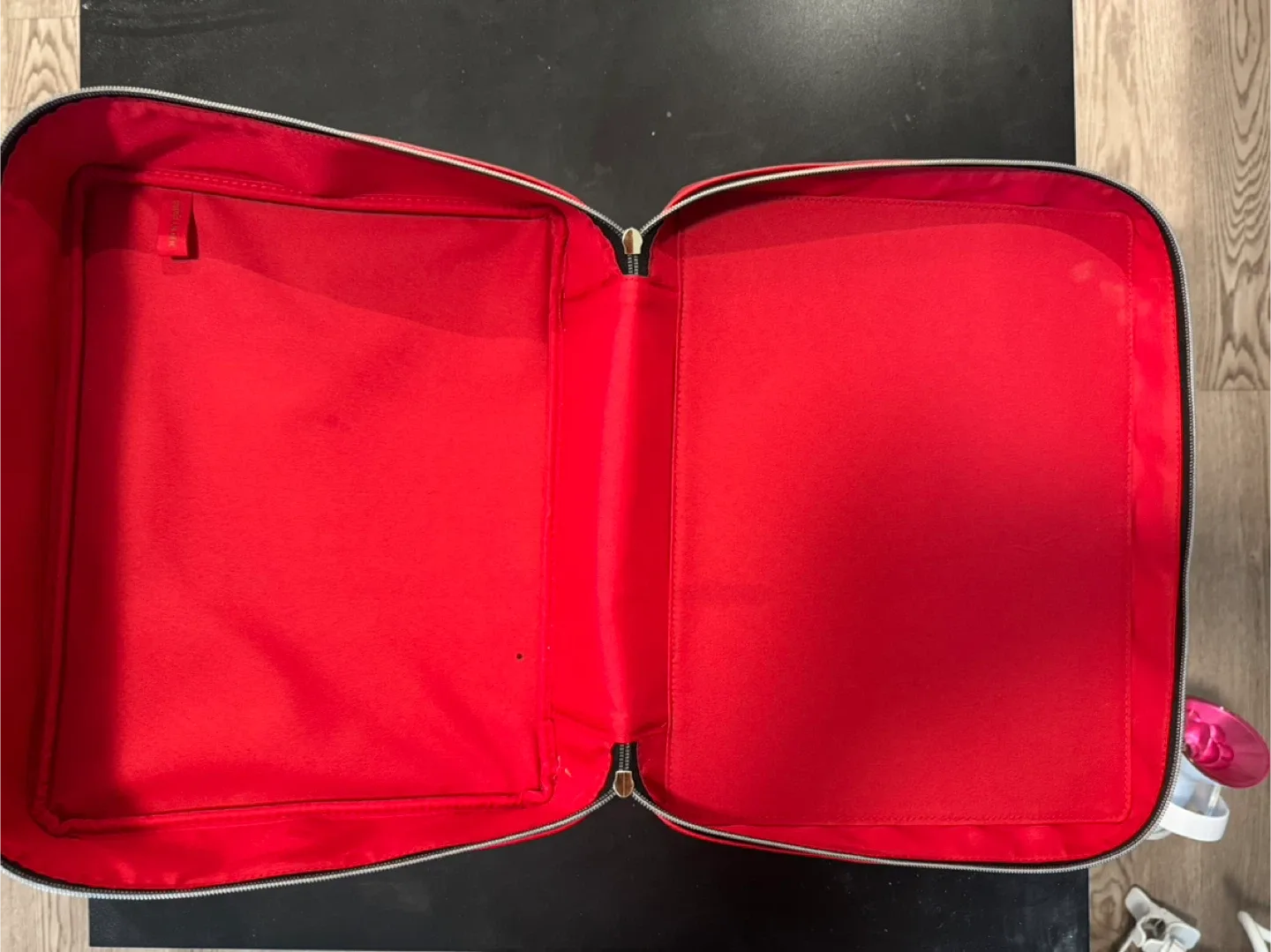 Red Card Suit Cosmetic Bag image indicator(2)