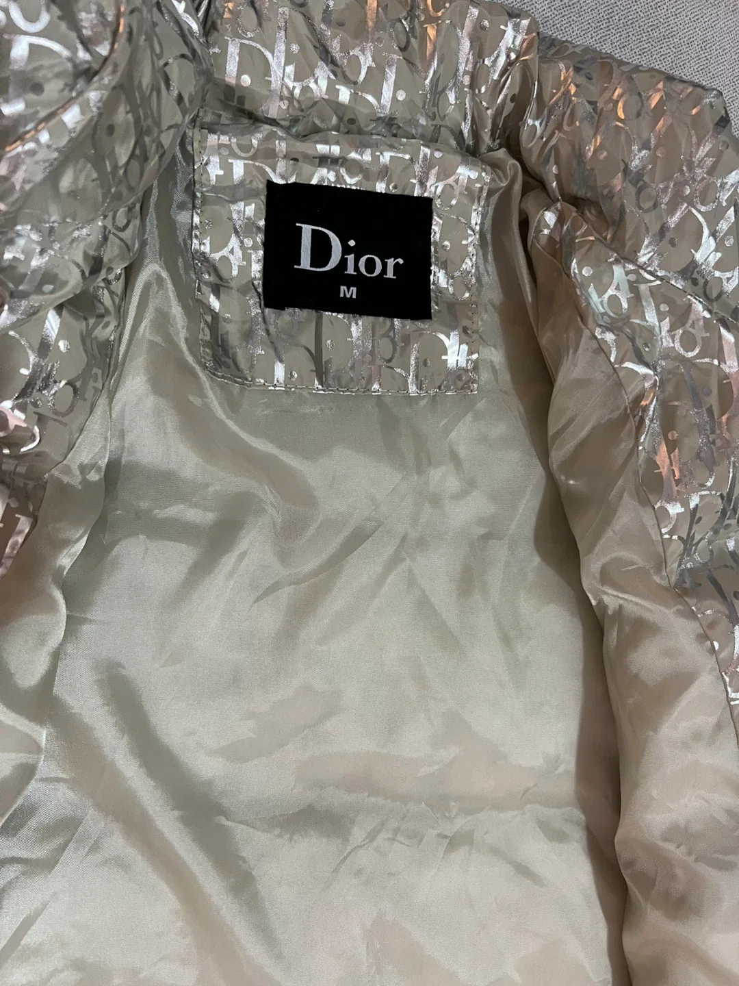 Beige Puffer Jacket - Size M image indicator(2)