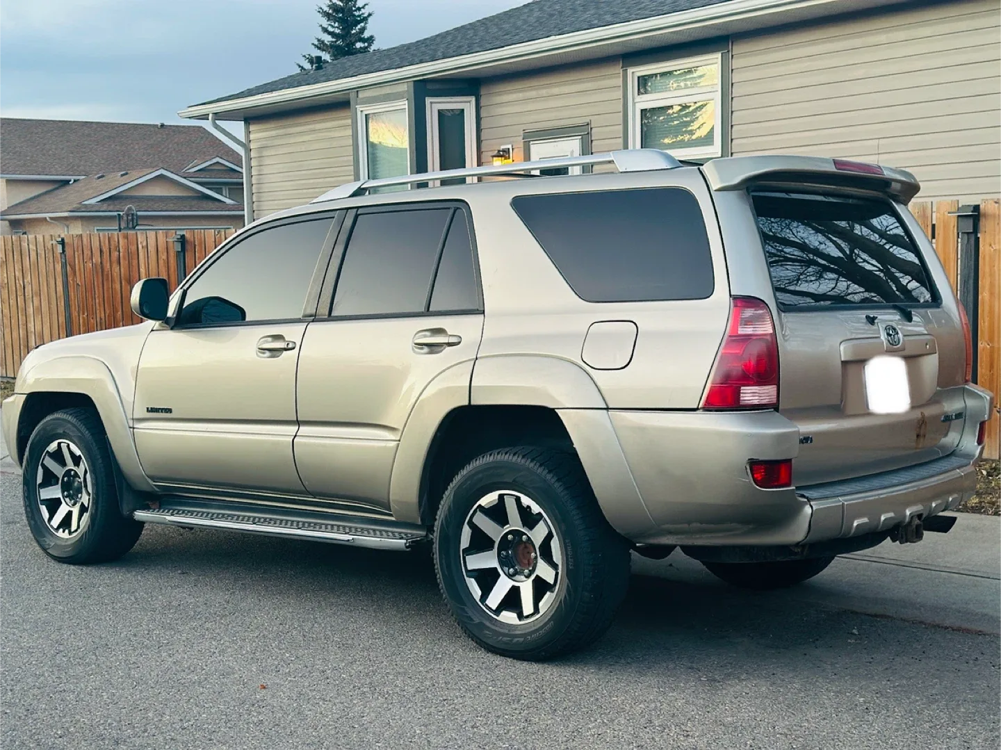 Toyota 4Runner SUV image indicator(4)