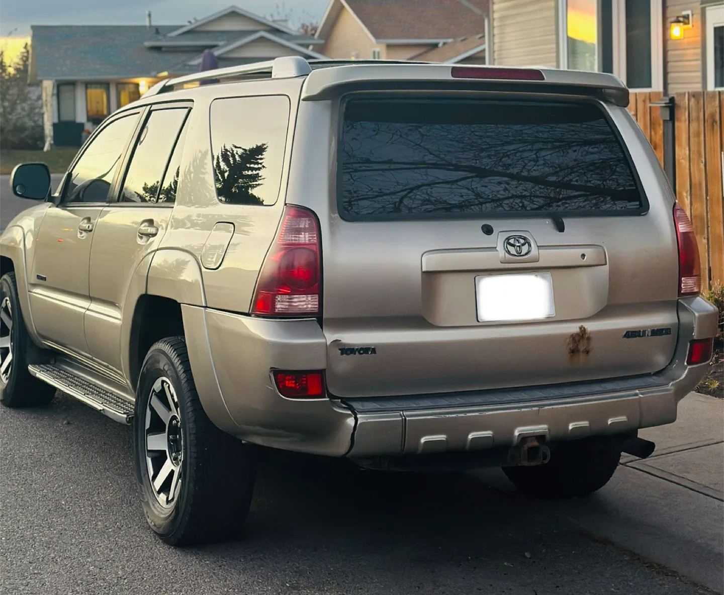 Toyota 4Runner SUV image indicator(3)