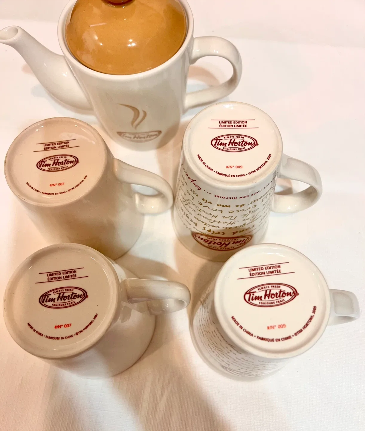 Tim Horton teapot and 4 limited edition mugs image indicator(2)