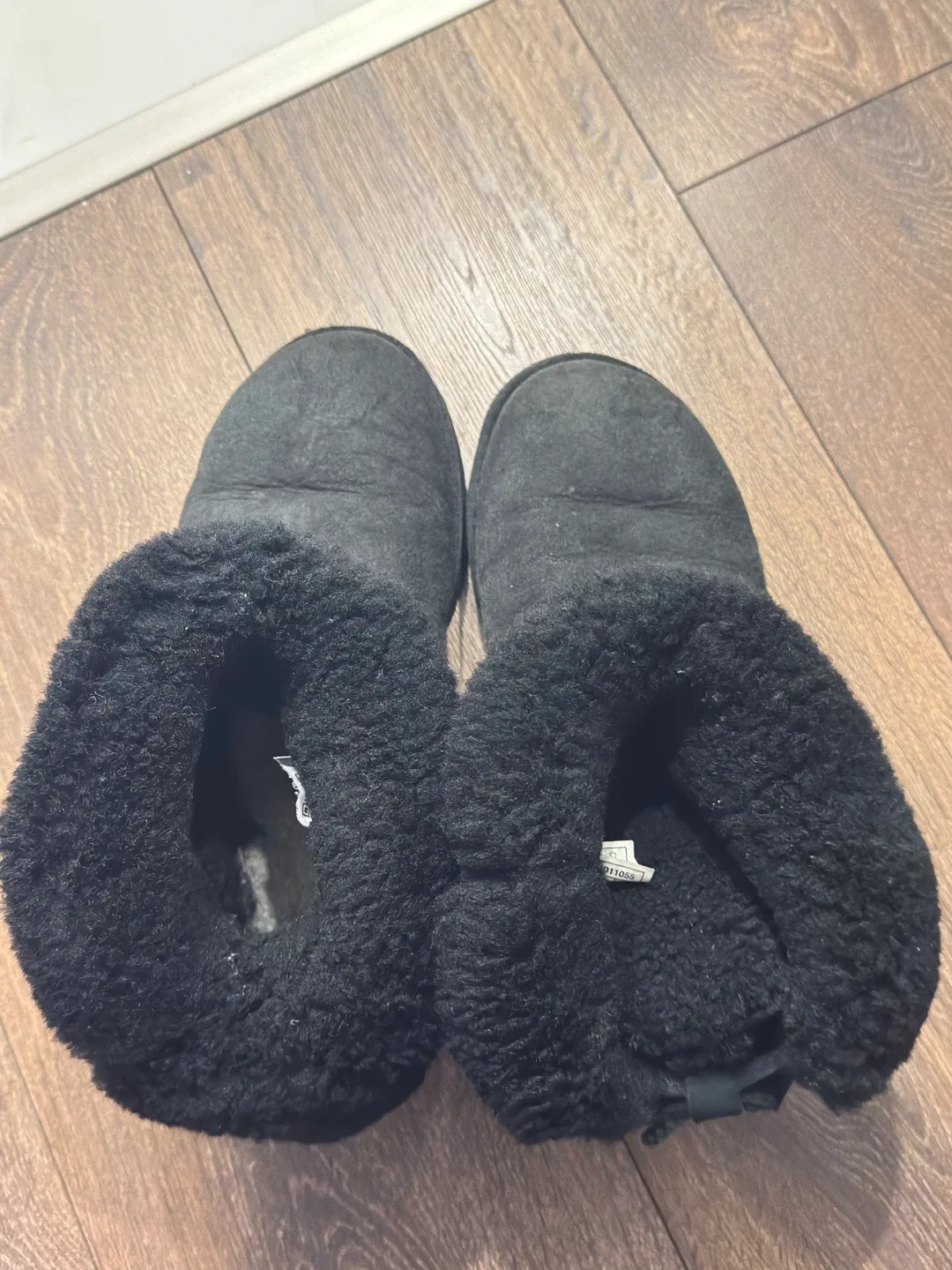 UGG Australia Black Boots Size 7 image indicator(2)