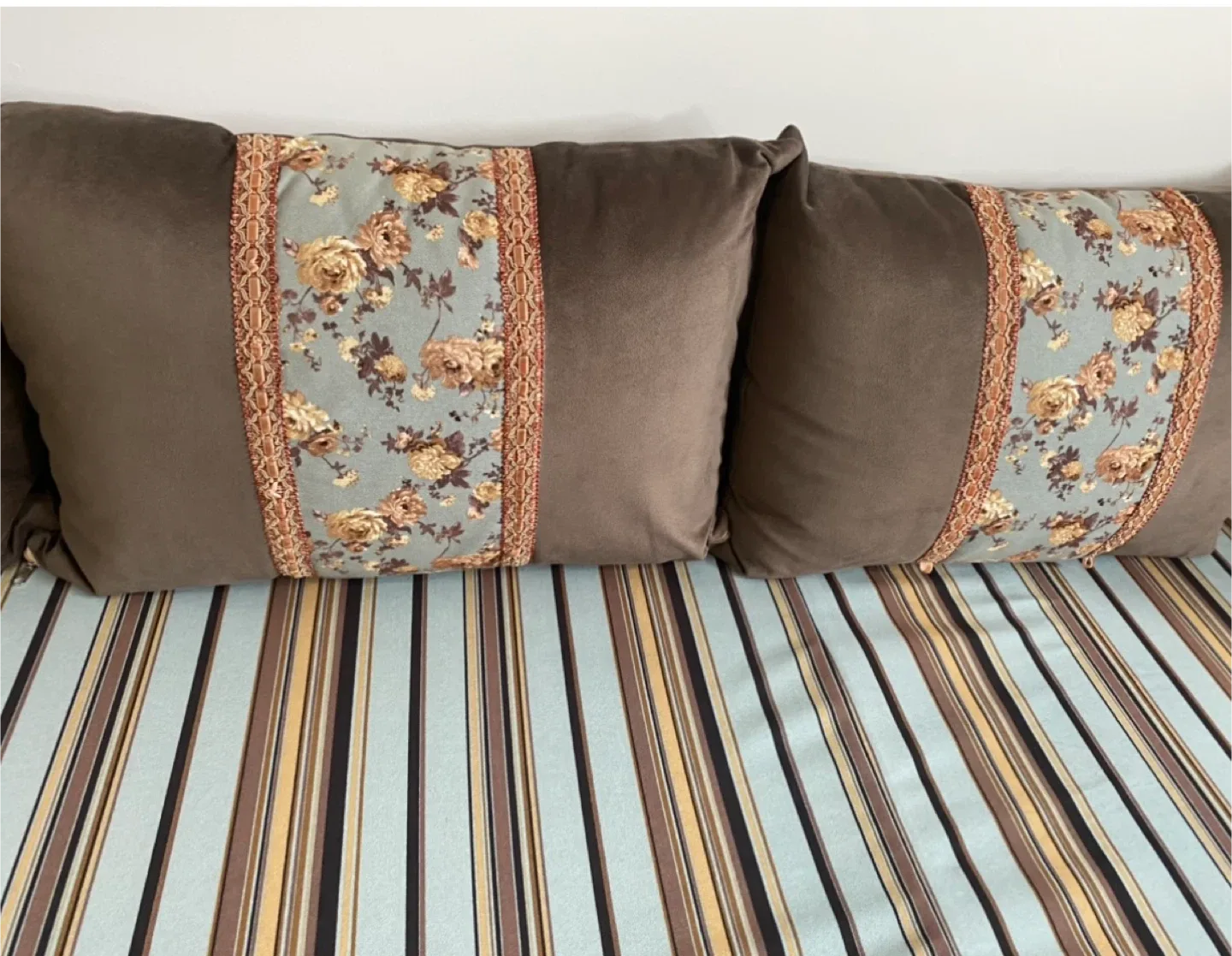 Brown Floor Seating Sofa with Cushions image indicator(3)