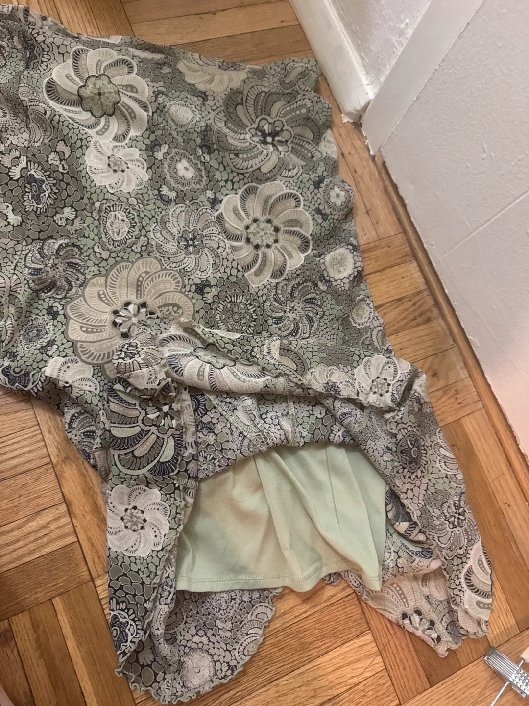 Emma James Floral Skirt - Size M image indicator(5)