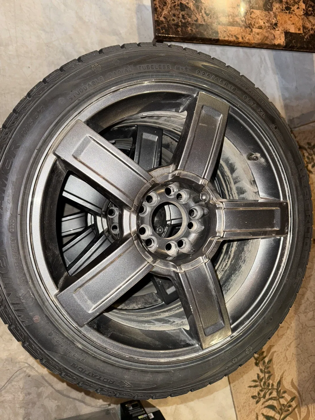 Winter Tires with Rims 225/45R18 image indicator(2)