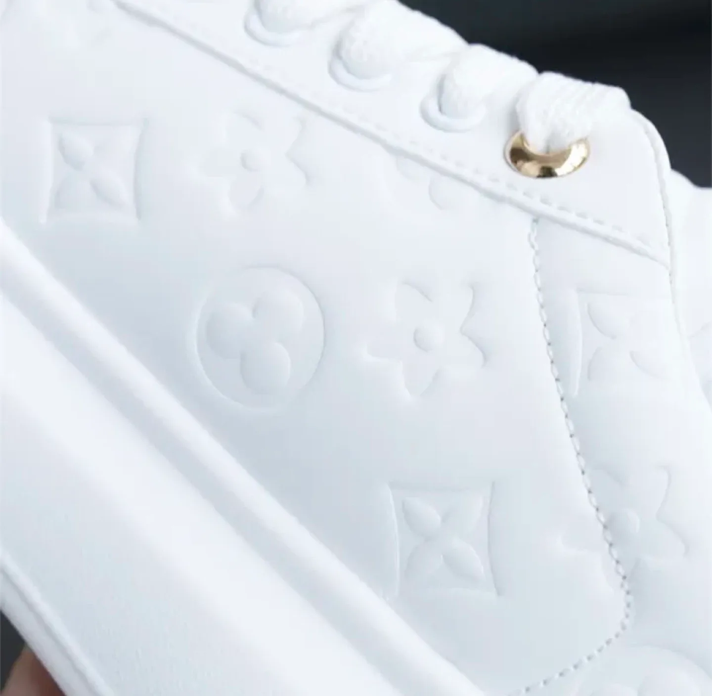 Louis Vuitton Sneakers image indicator(3)