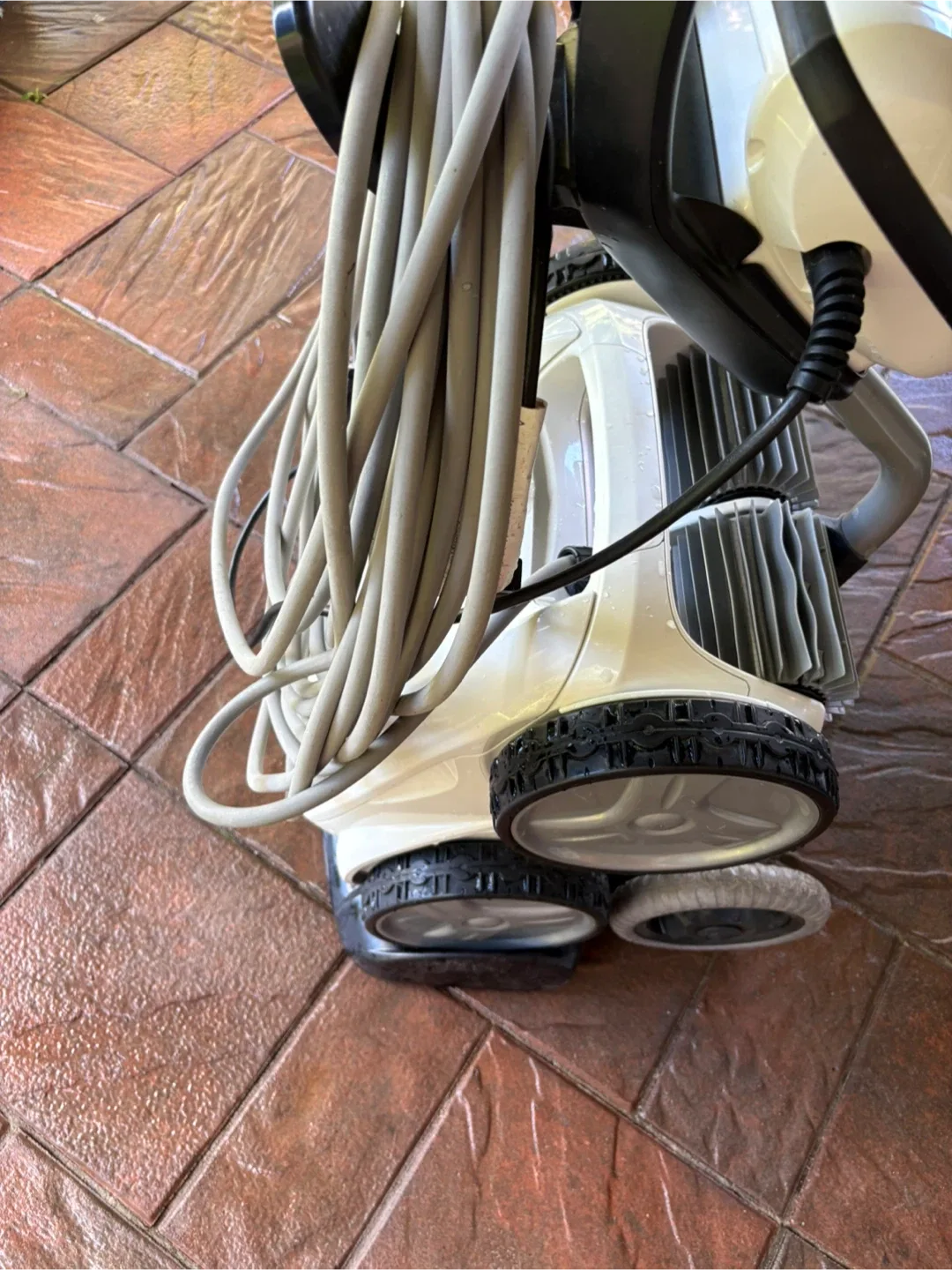 Polaris P945 Robotic Pool Cleaner image indicator(2)