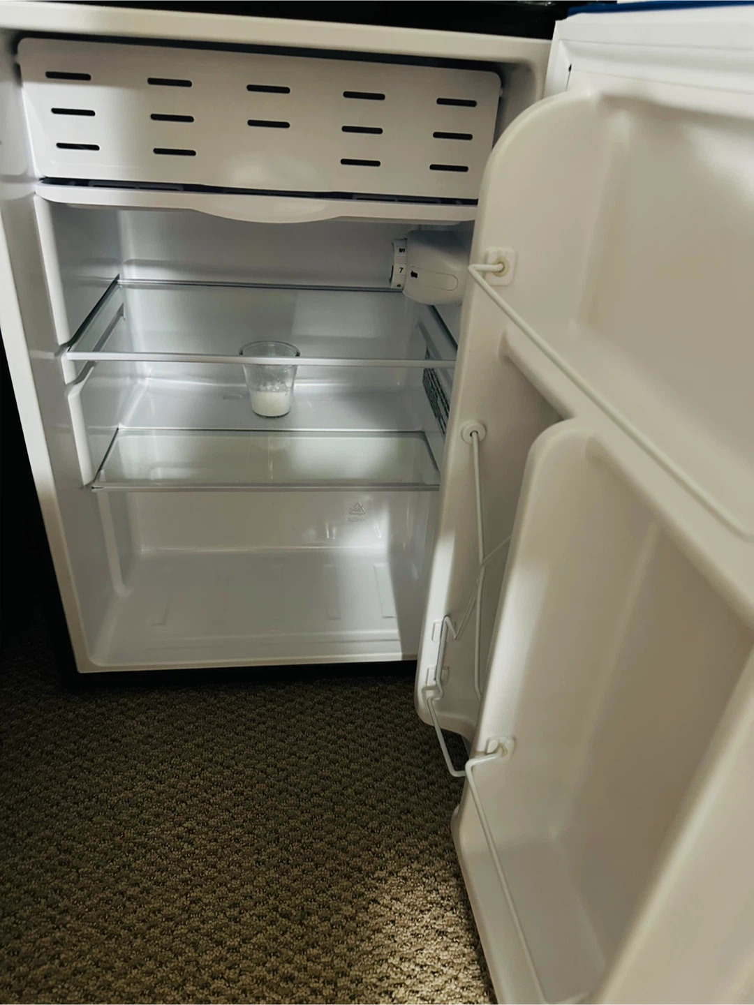 Iginia Mini Fridge - Black - photo 2