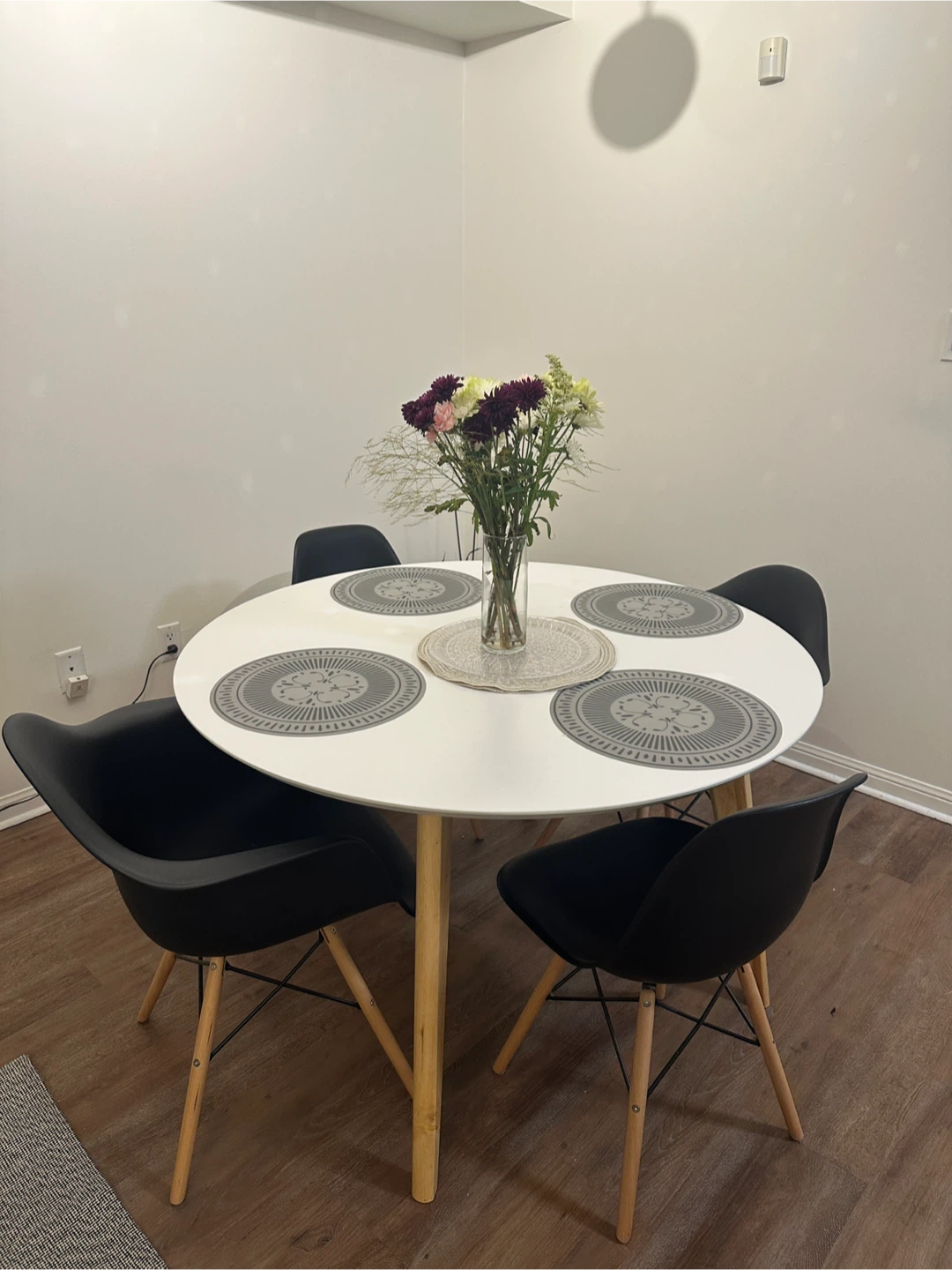 Structube Dining Table