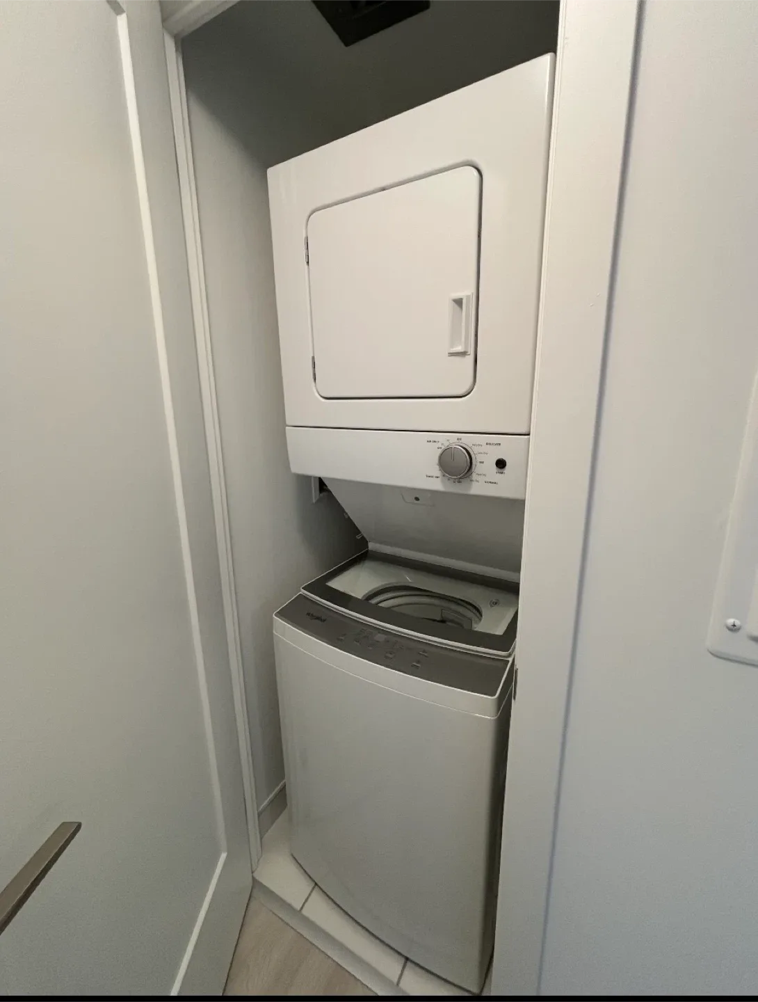 Modern 1-Bedroom Condo for Lease - North Oshawa image indicator(4)