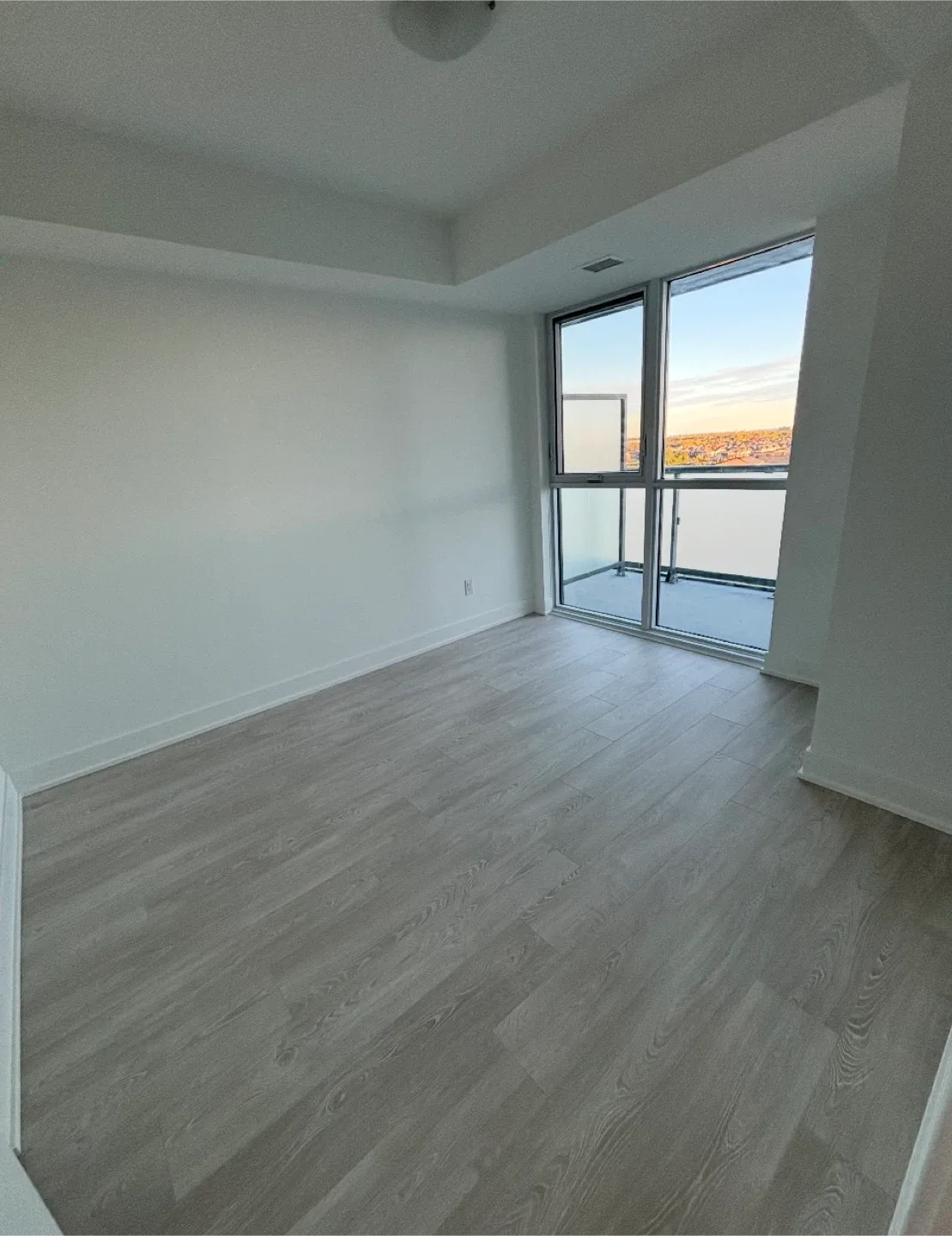 Modern 1-Bedroom Condo for Lease - North Oshawa image indicator(2)