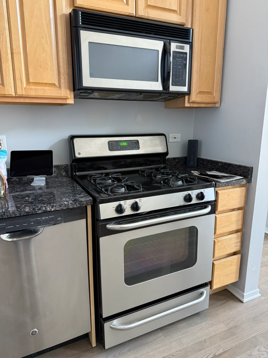 Appliance package: Stove, Dishwasher, Microwave and Refrigerator - photo 3