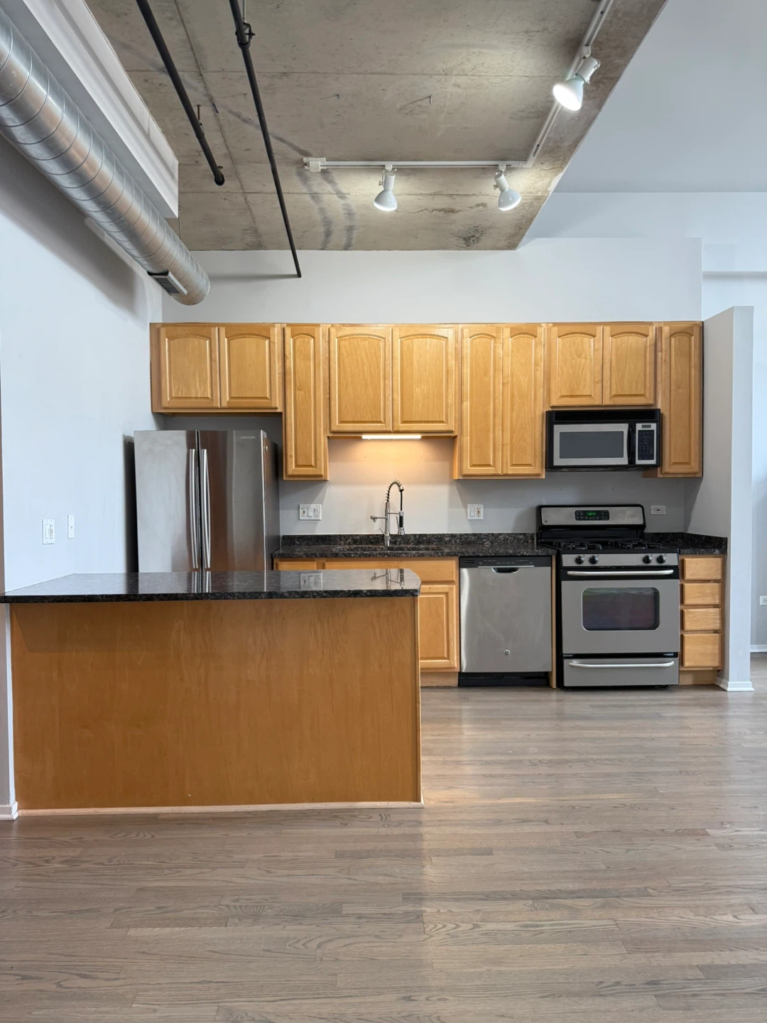 Appliance package: Stove, Dishwasher, Microwave and Refrigerator