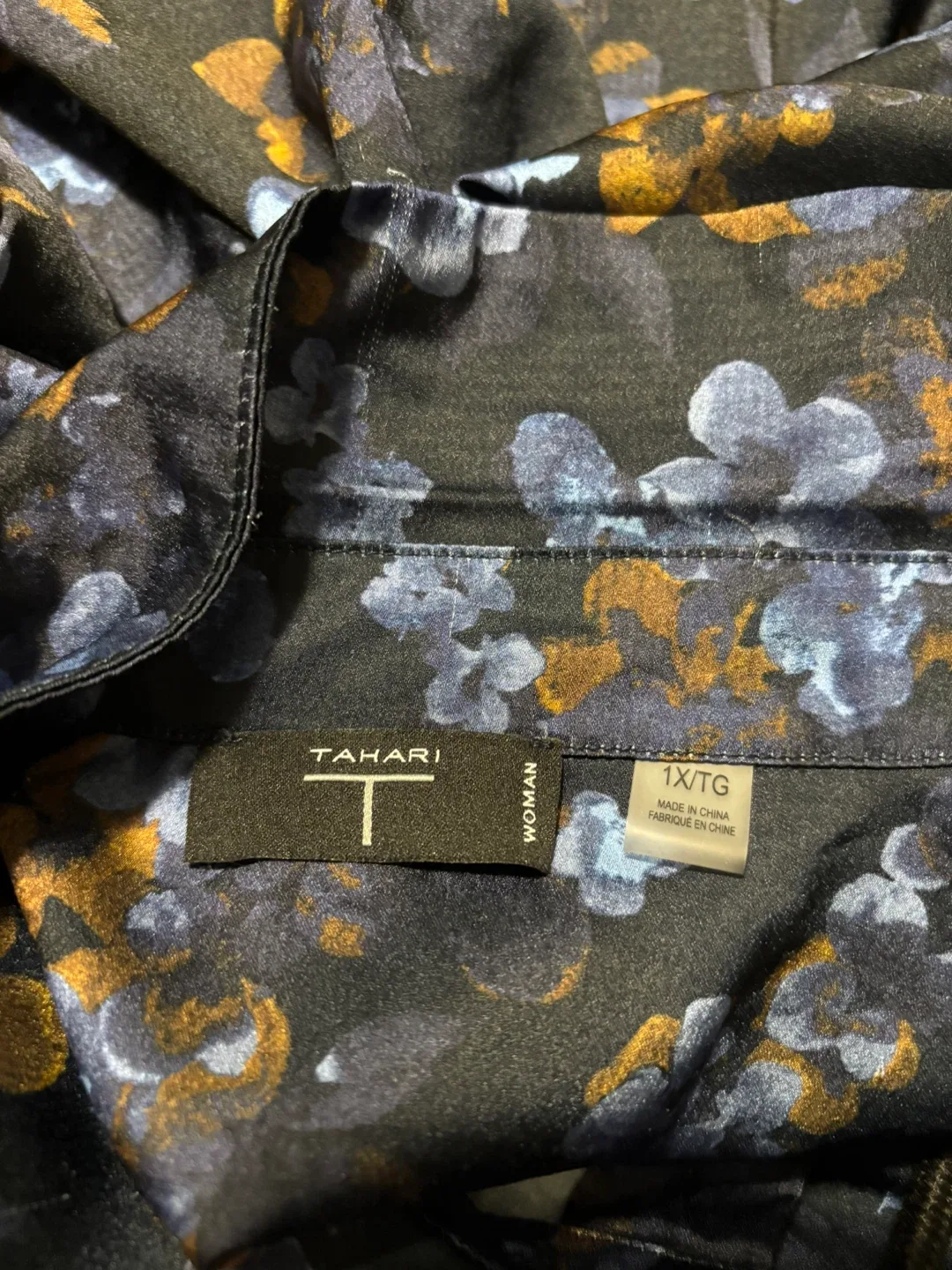 Tahari Woman 1X/TG Floral Print Blouse image indicator(2)