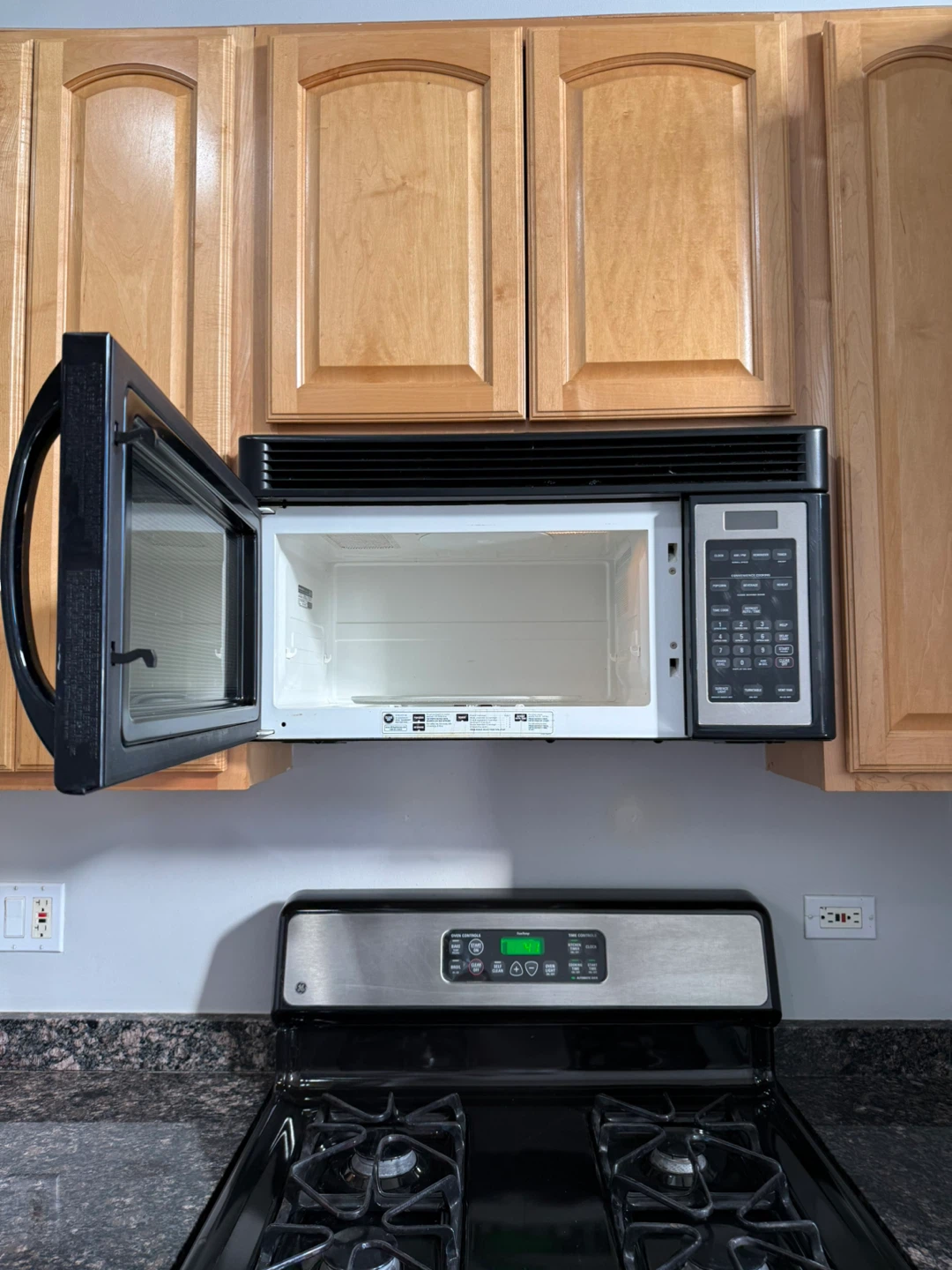 GE Microwave - photo 2