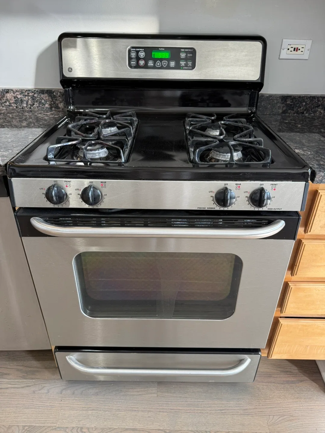 GE Gas Range - Model JGBP33SEH3SS