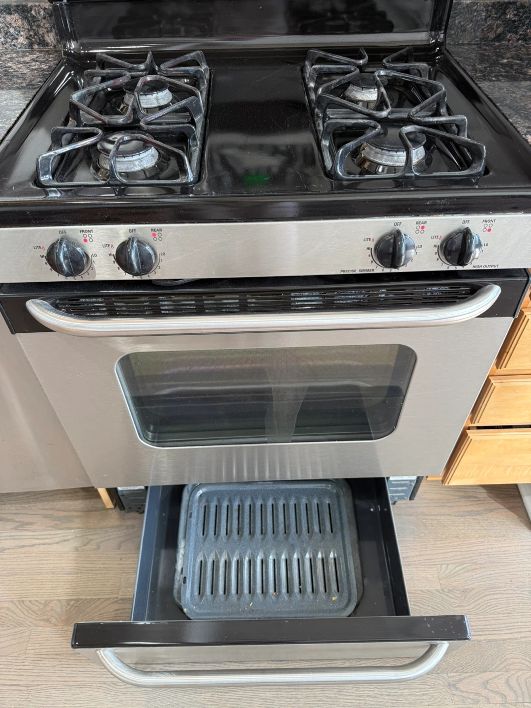 GE Gas Range - Model JGBP33SEH3SS - photo 5