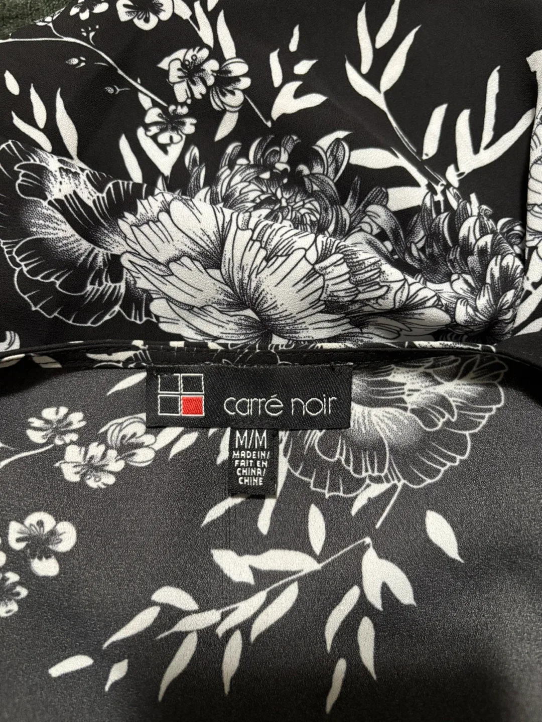Carré Noir Floral Kimono - Size M/M image indicator(2)