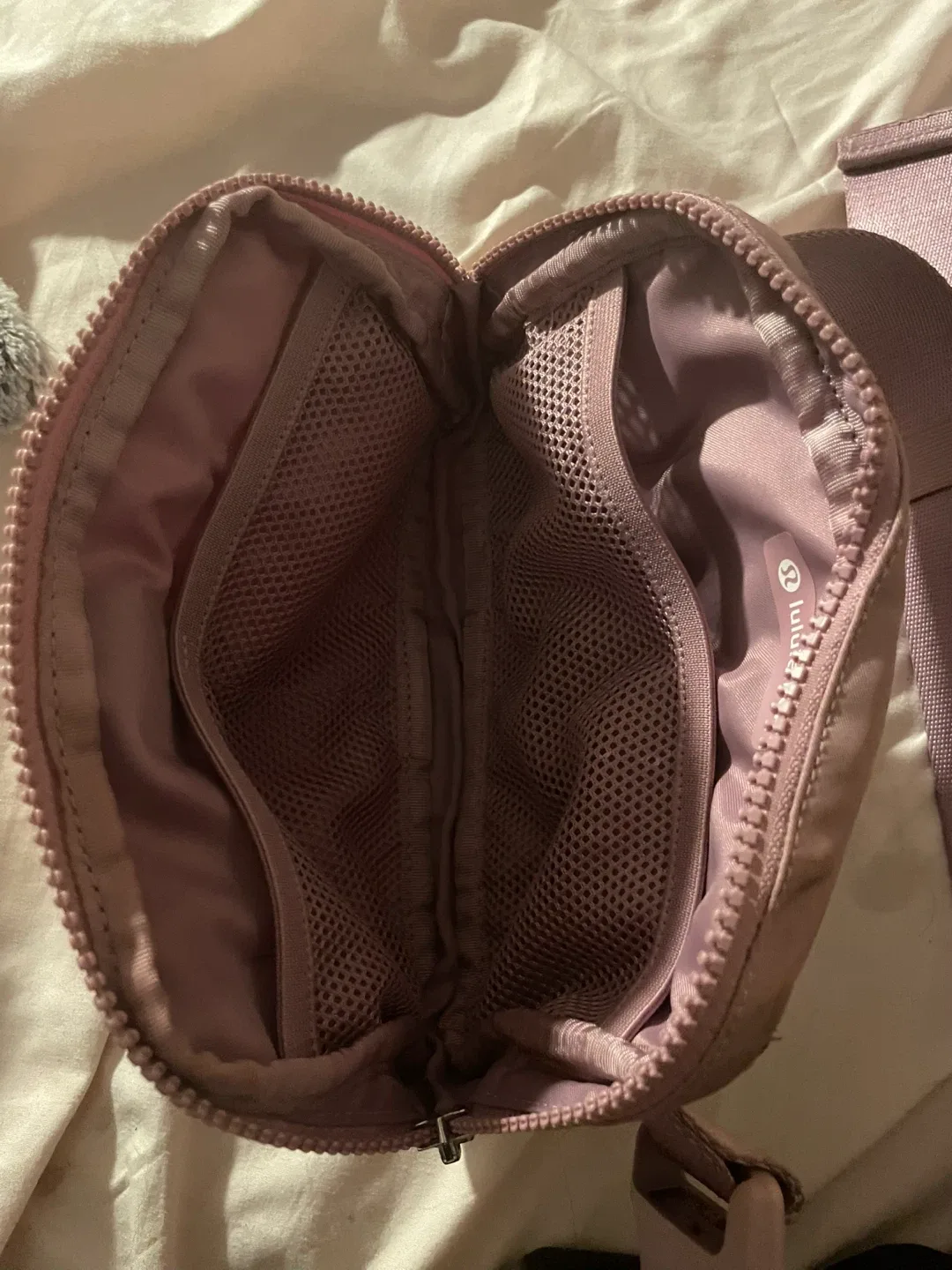 Lululemon Everywhere Belt Bag Lilac image indicator(3)