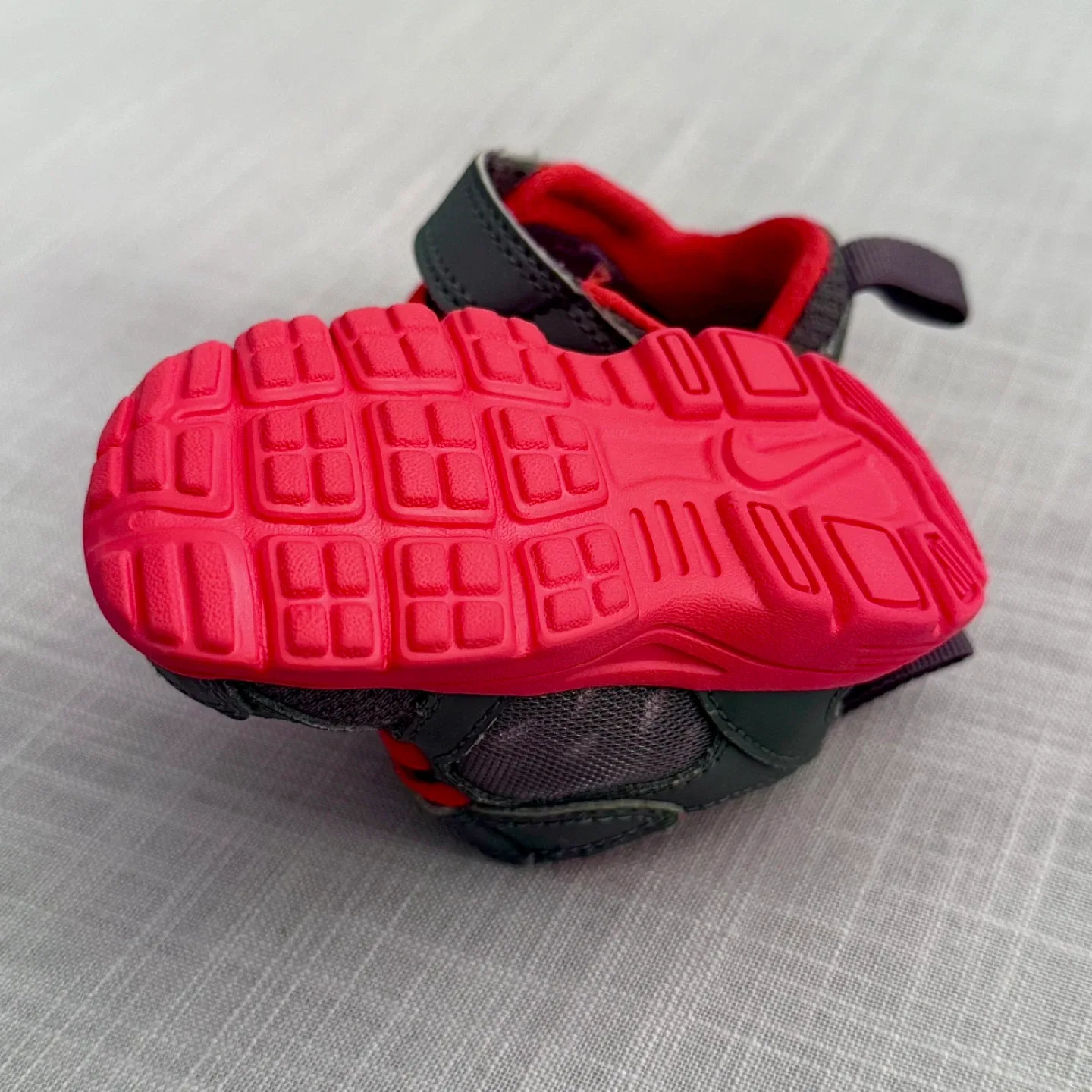 Baby boy Nike shoes US size C2 image indicator(2)