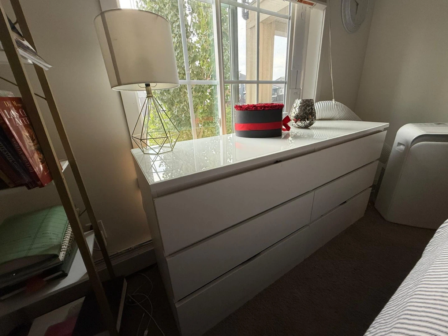 ✨ Modern Luxe White 6-Drawer Dresser with High-Gloss Finish –