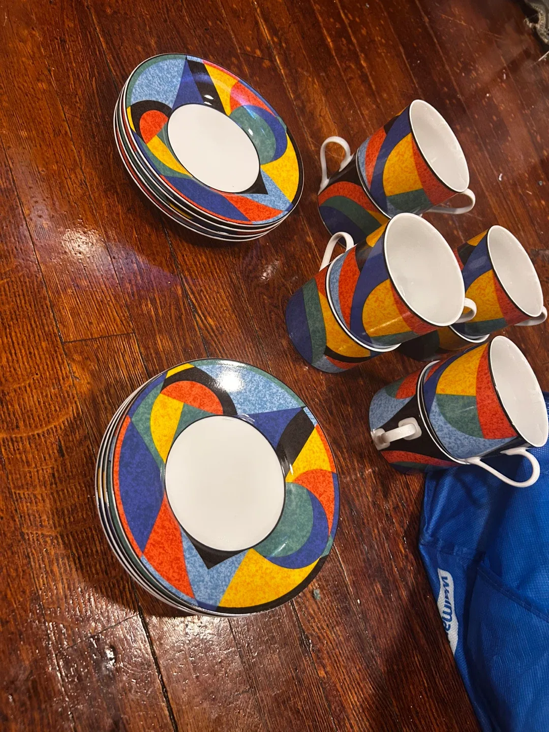 Colorful Coffee Cups & Saucers Set 8 image indicator(2)