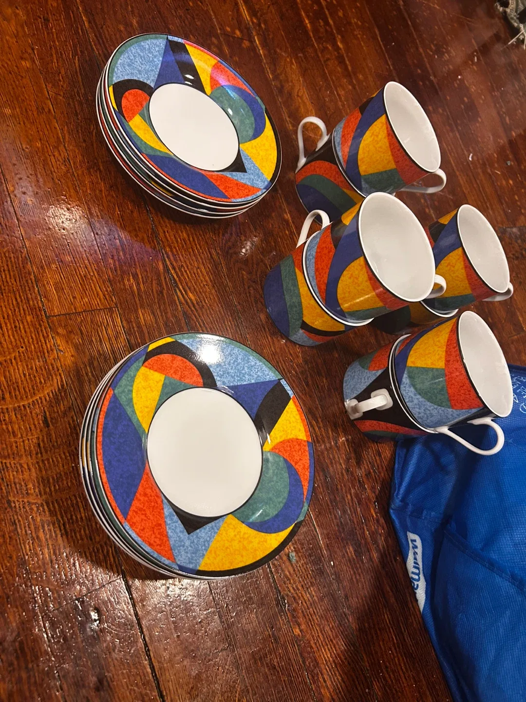 Colorful Coffee Cups & Saucers Set 8 image indicator(3)