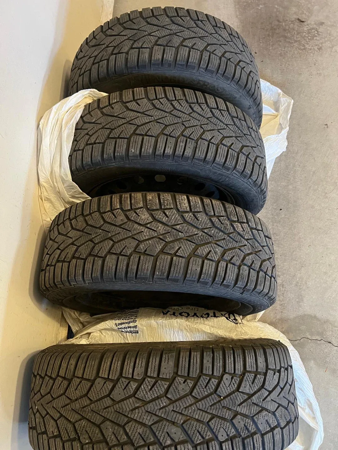 Set of 4 Nord Frost 205/55R16 Winter Tires image indicator(2)