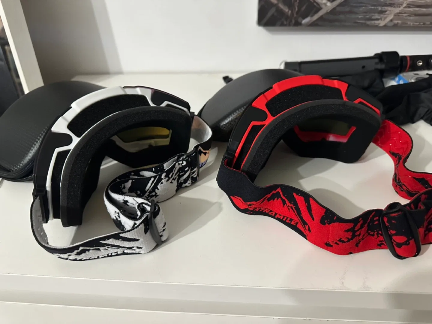 Ski/Snowboard Goggles with Case image indicator(2)