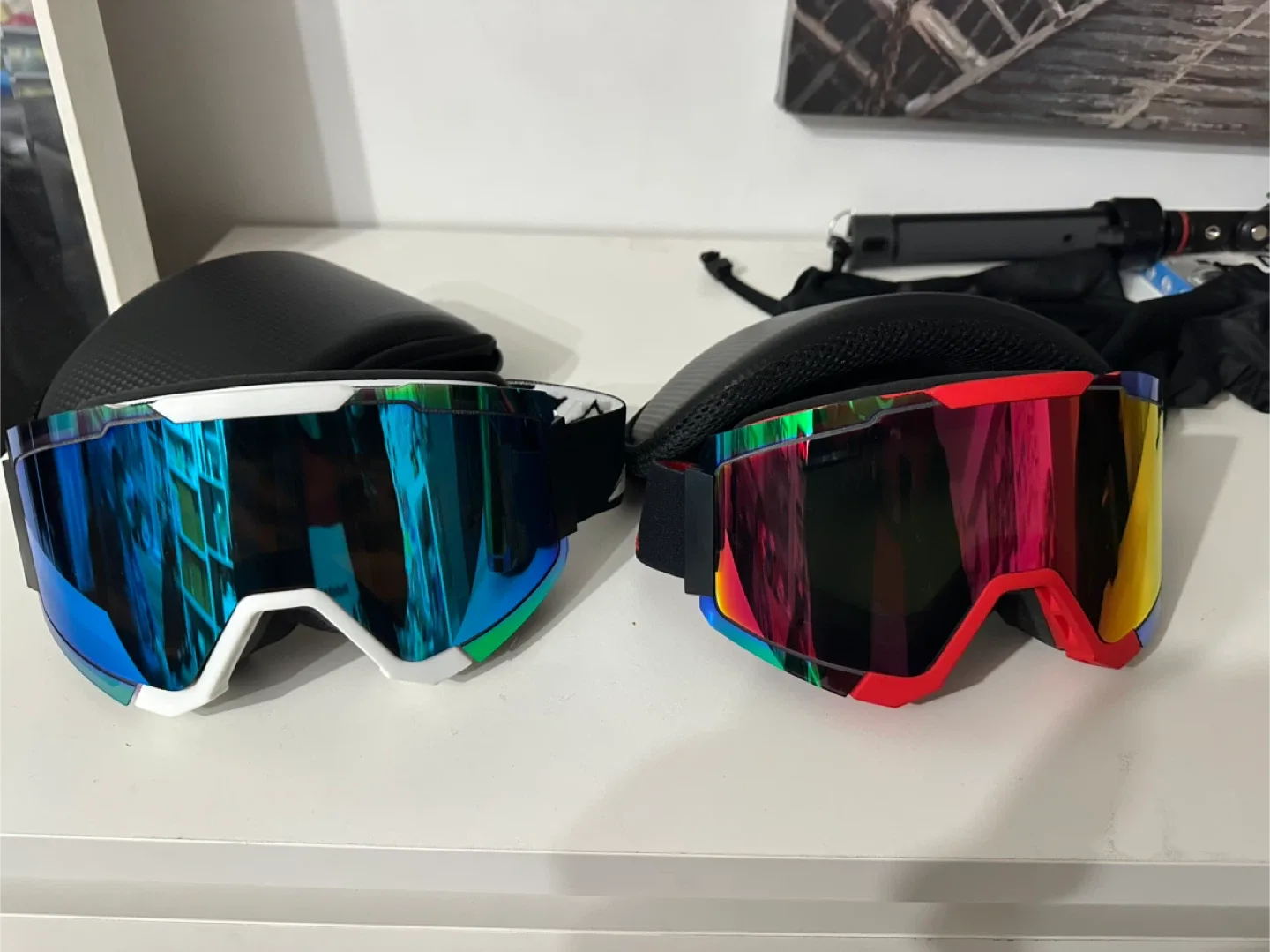 Ski/Snowboard Goggles with Case image indicator(3)