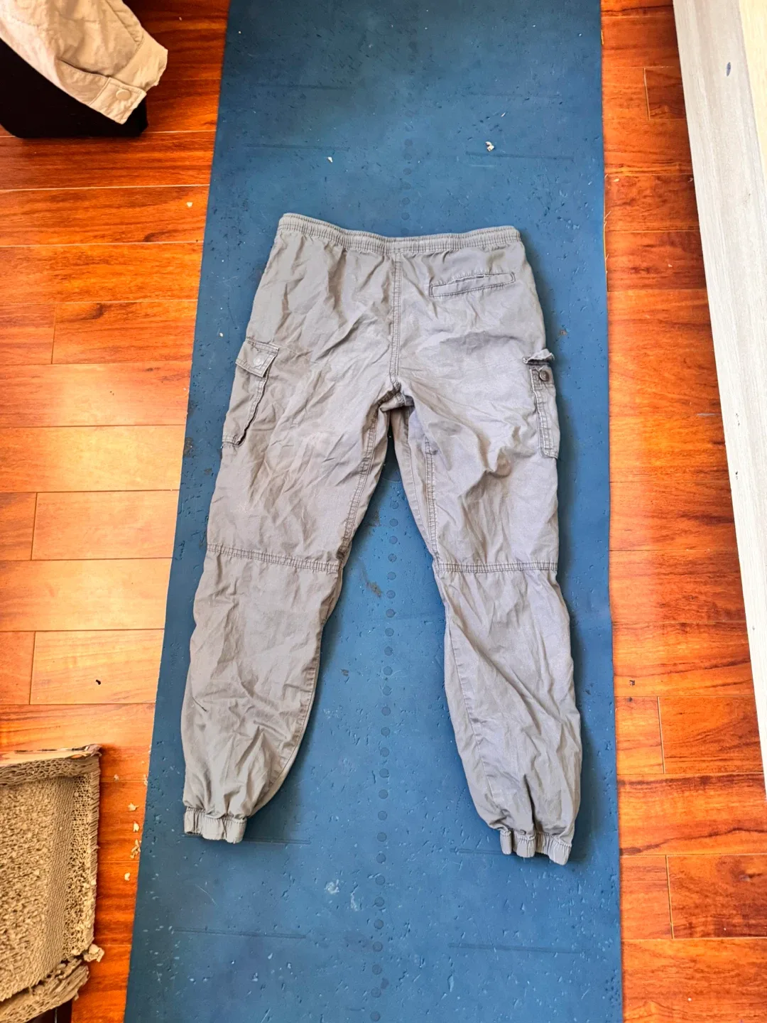 Youth Girl’s Gray Cargo Pants image indicator(3)